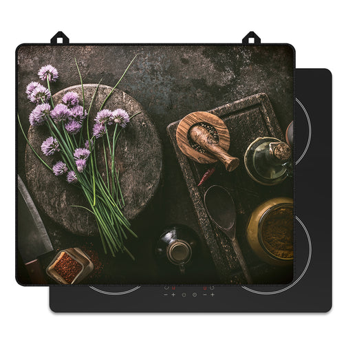 Inductie beschermer stilleven specerijen voor op de inductie kookplaat, vooraanzicht